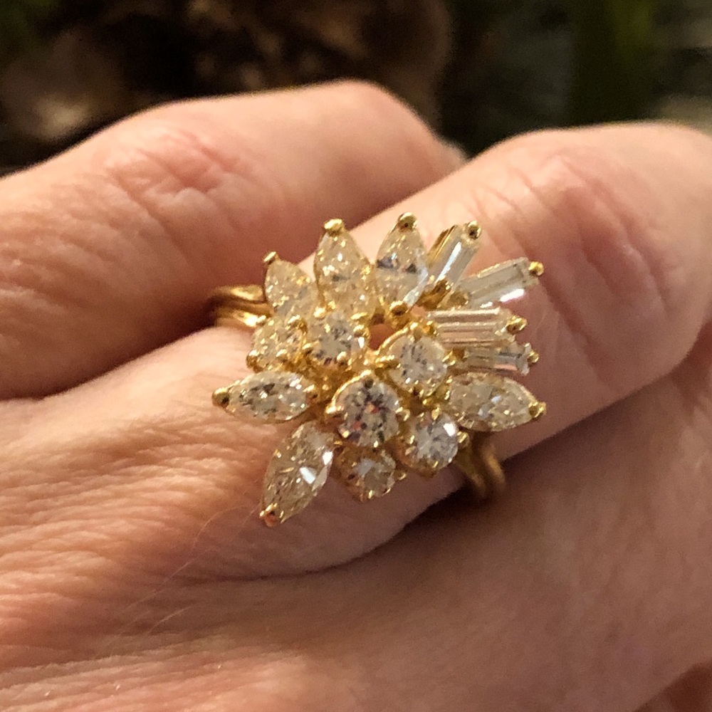 Vintage 18K Yellow Gold Diamond Cluster Cocktail Ring Around Size 6